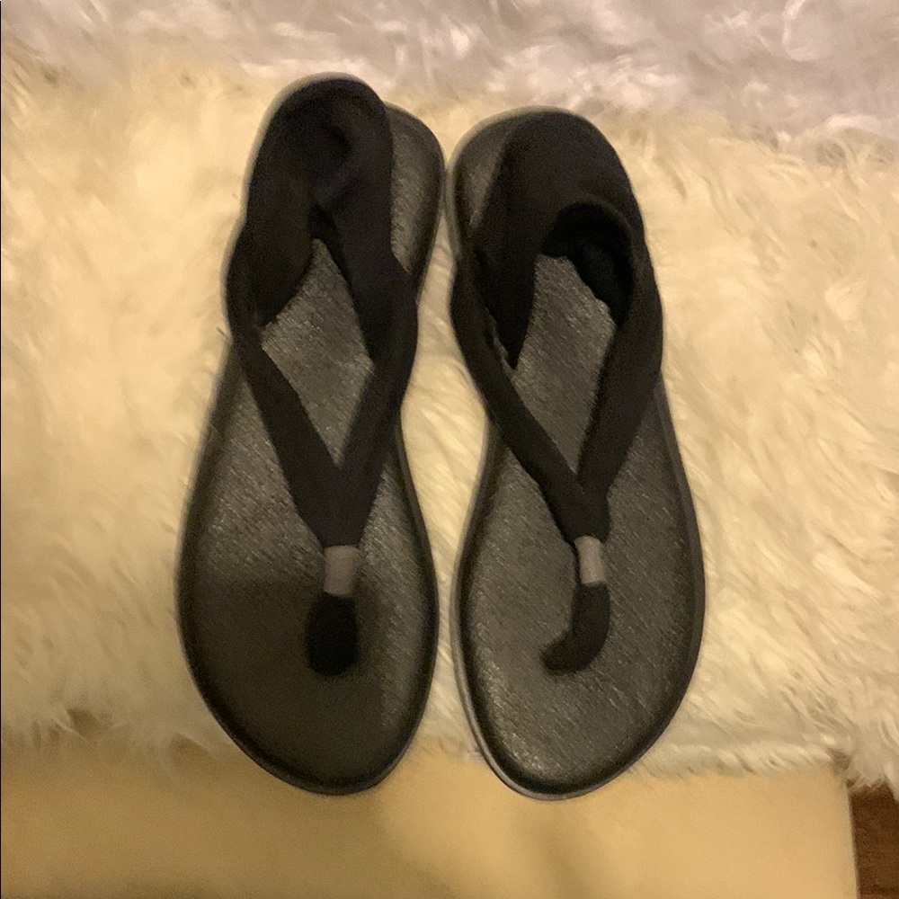 Sanuk Black Yoga Sling Sandals